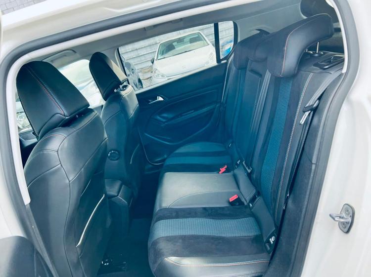 voiture occasion PEUGEOT 308 à la Réunion disponible sur noutlauto.re