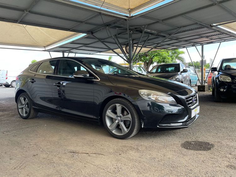 voiture occasion VOLVO V 40 à la Réunion disponible sur noutlauto.re