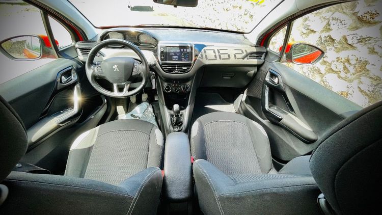 voiture occasion PEUGEOT 208 à la Réunion disponible sur noutlauto.re