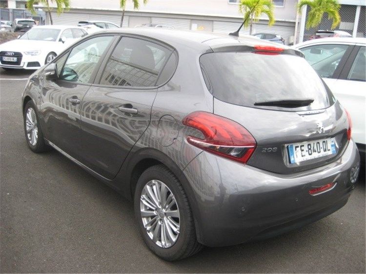 voiture occasion PEUGEOT 208 à la Réunion disponible sur noutlauto.re