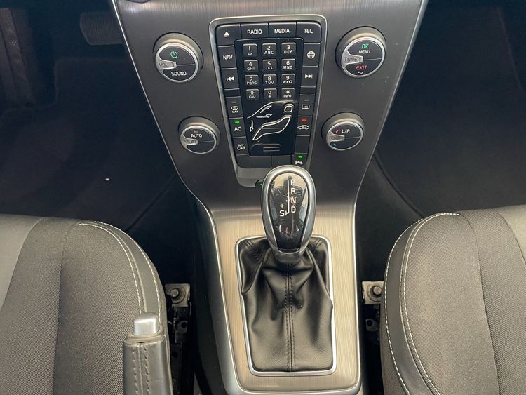 voiture occasion VOLVO V 40 à la Réunion disponible sur noutlauto.re