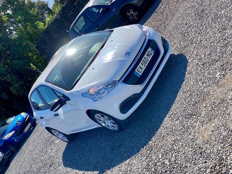 voiture occasion PEUGEOT 208 à la Réunion disponible sur noutlauto.re