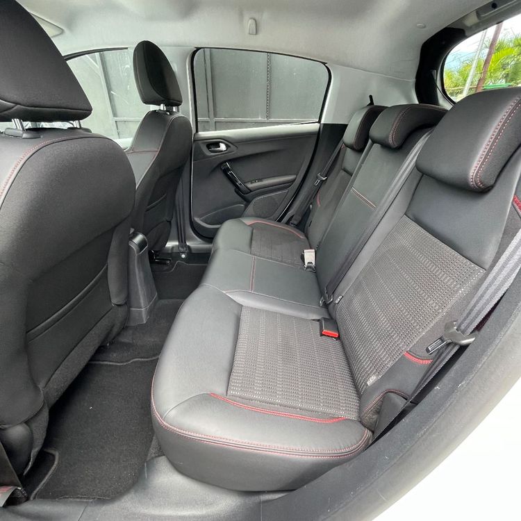 voiture occasion PEUGEOT 208 à la Réunion disponible sur noutlauto.re