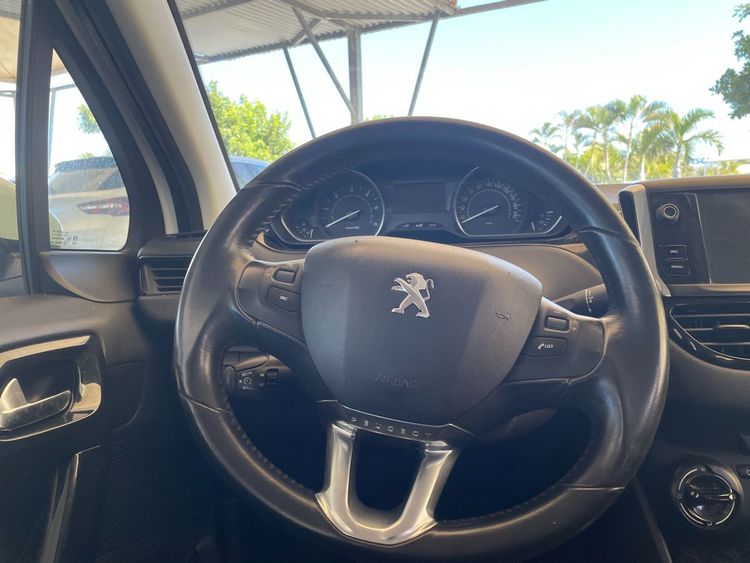 voiture occasion PEUGEOT 208 à la Réunion disponible sur noutlauto.re