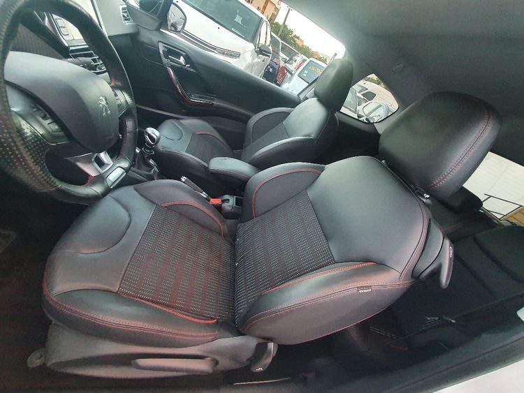 voiture occasion PEUGEOT 208 à la Réunion disponible sur noutlauto.re