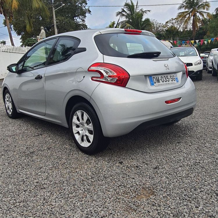 voiture occasion PEUGEOT 208 à la Réunion disponible sur noutlauto.re