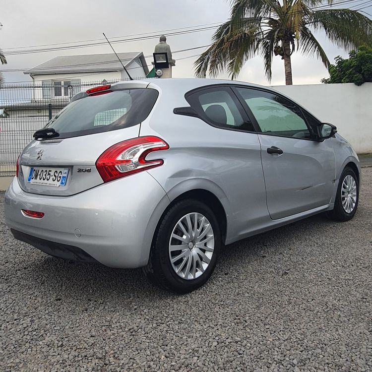 voiture occasion PEUGEOT 208 à la Réunion disponible sur noutlauto.re
