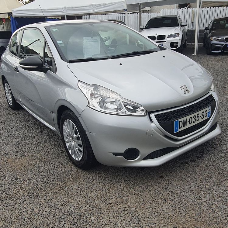 voiture occasion PEUGEOT 208 à la Réunion disponible sur noutlauto.re