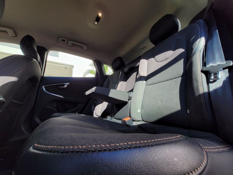 voiture occasion VOLVO V 40 à la Réunion disponible sur noutlauto.re