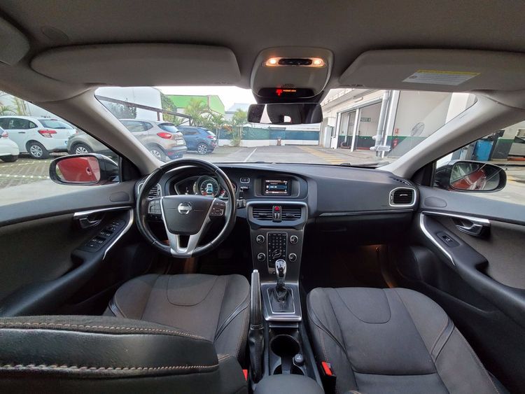 voiture occasion VOLVO V 40 à la Réunion disponible sur noutlauto.re