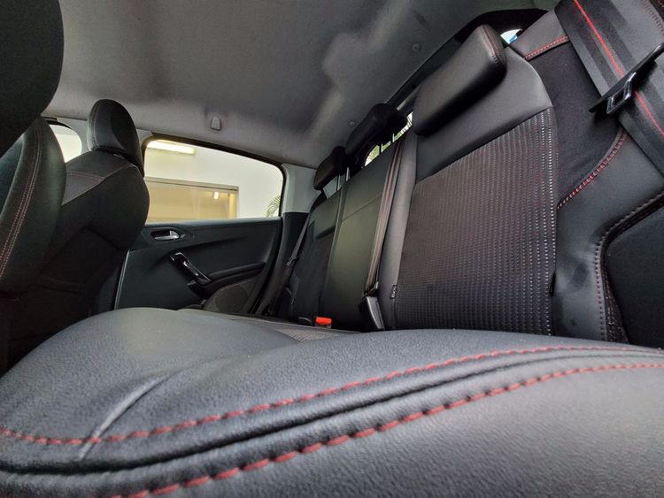 voiture occasion PEUGEOT 208 à la Réunion disponible sur noutlauto.re