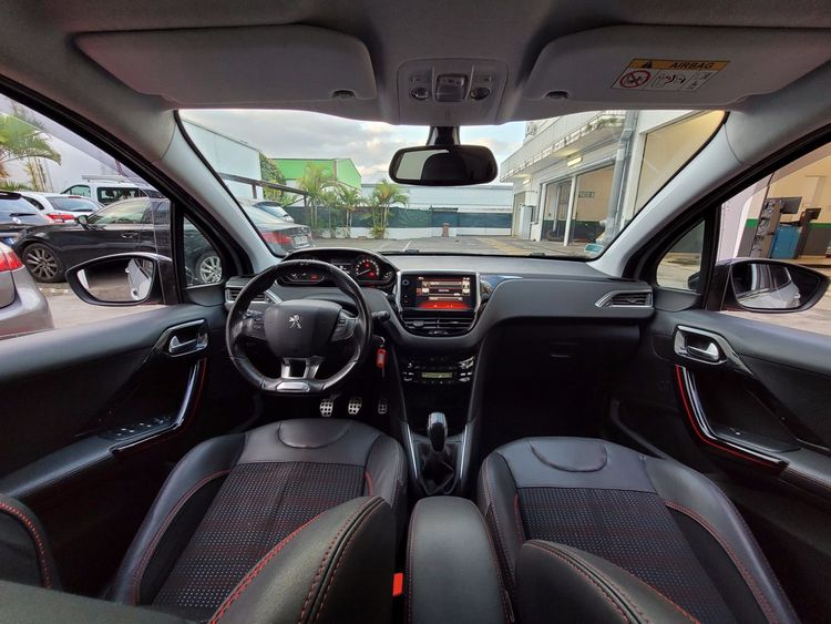voiture occasion PEUGEOT 208 à la Réunion disponible sur noutlauto.re