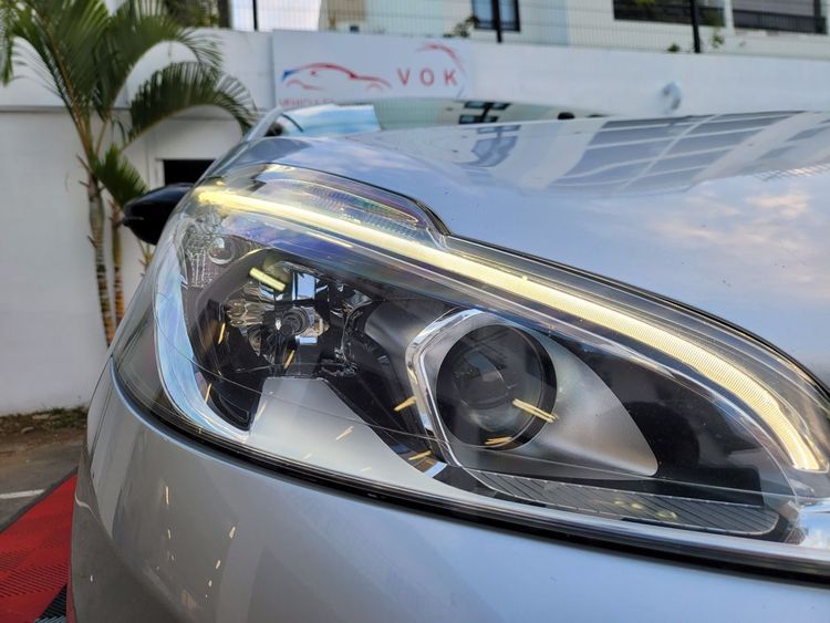 voiture occasion PEUGEOT 208 à la Réunion disponible sur noutlauto.re