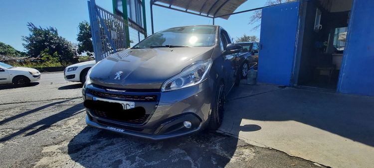 voiture occasion PEUGEOT 208 à la Réunion disponible sur noutlauto.re