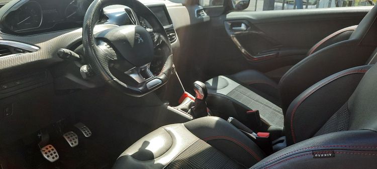 voiture occasion PEUGEOT 208 à la Réunion disponible sur noutlauto.re
