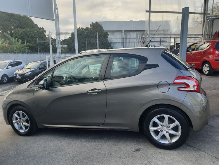 voiture occasion PEUGEOT 208 à la Réunion disponible sur noutlauto.re