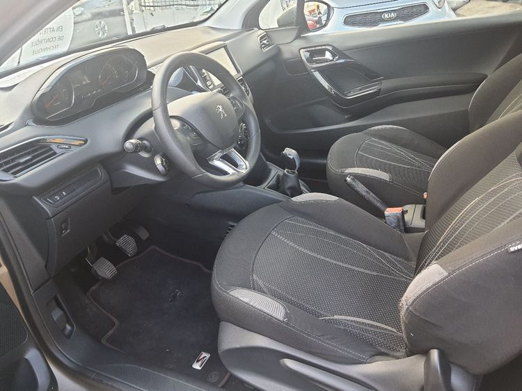 voiture occasion PEUGEOT 208 à la Réunion disponible sur noutlauto.re