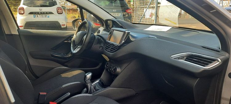 voiture occasion PEUGEOT 208 à la Réunion disponible sur noutlauto.re