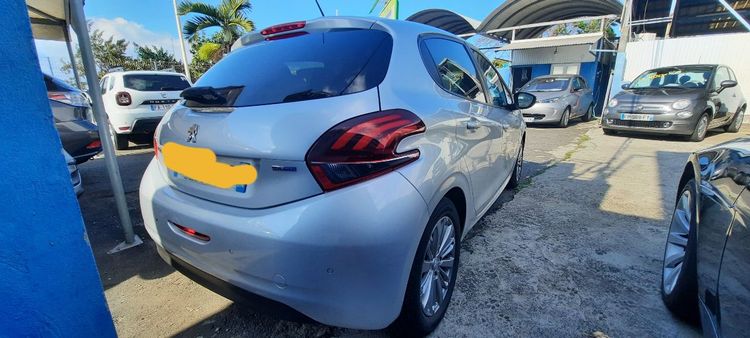 voiture occasion PEUGEOT 208 à la Réunion disponible sur noutlauto.re