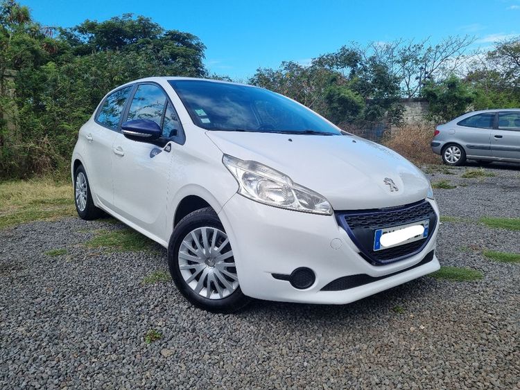 voiture occasion PEUGEOT 208 à la Réunion disponible sur noutlauto.re