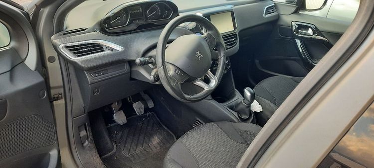 voiture occasion PEUGEOT 208 à la Réunion disponible sur noutlauto.re