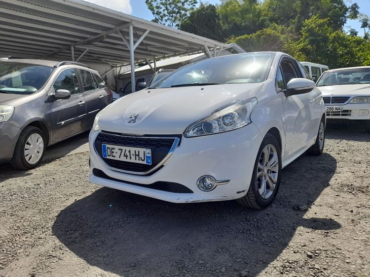 voiture occasion PEUGEOT 208 à la Réunion disponible sur noutlauto.re
