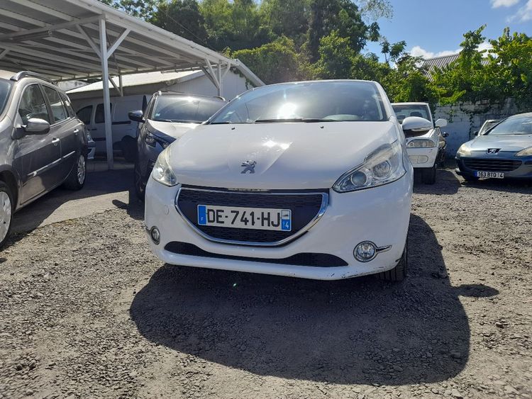 voiture occasion PEUGEOT 208 à la Réunion disponible sur noutlauto.re
