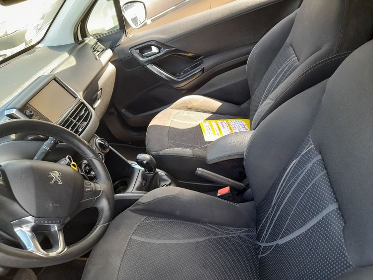 voiture occasion PEUGEOT 208 à la Réunion disponible sur noutlauto.re