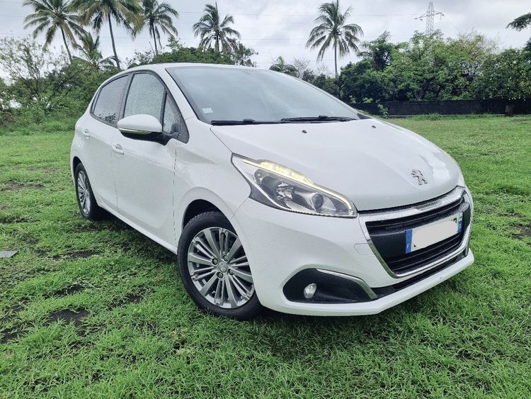 voiture occasion PEUGEOT 208 à la Réunion disponible sur noutlauto.re