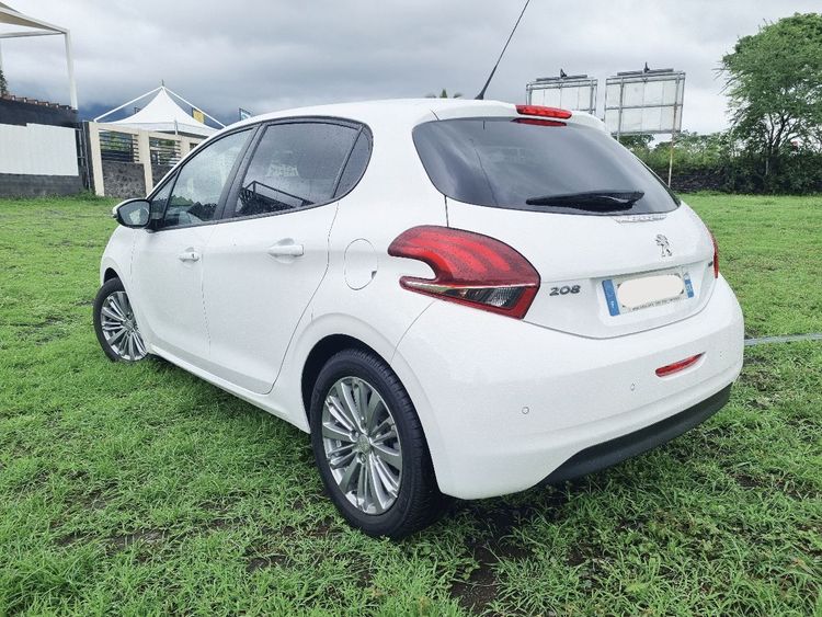 voiture occasion PEUGEOT 208 à la Réunion disponible sur noutlauto.re