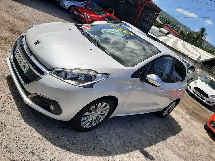 voiture occasion PEUGEOT 208 à la Réunion disponible sur noutlauto.re