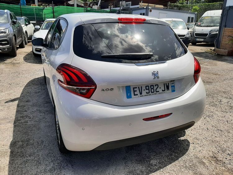 voiture occasion PEUGEOT 208 à la Réunion disponible sur noutlauto.re
