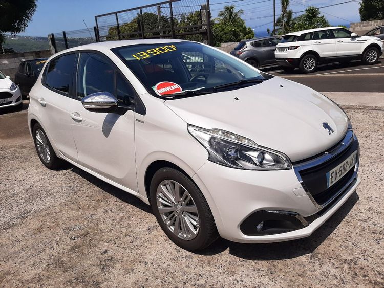 voiture occasion PEUGEOT 208 à la Réunion disponible sur noutlauto.re