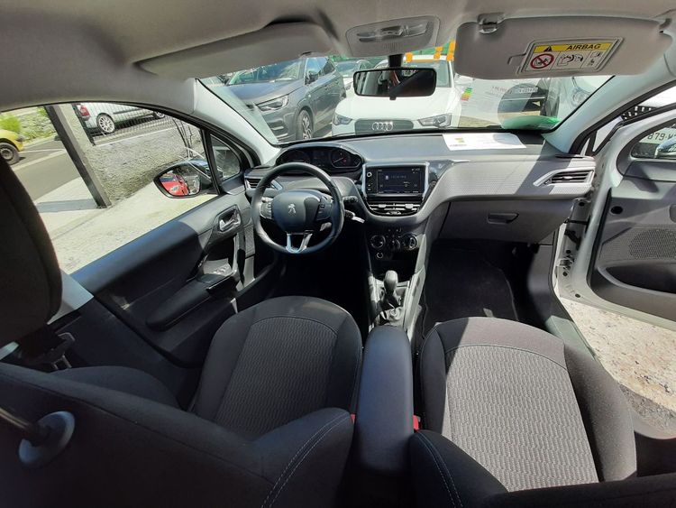 voiture occasion PEUGEOT 208 à la Réunion disponible sur noutlauto.re