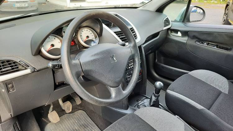 voiture occasion PEUGEOT 207 à la Réunion disponible sur noutlauto.re