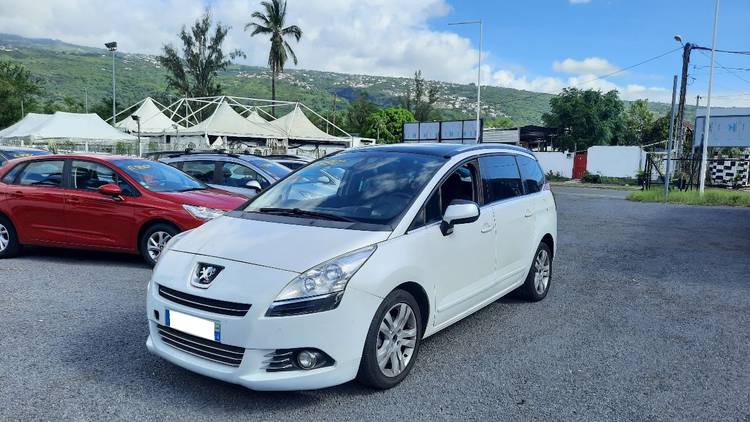voiture occasion PEUGEOT 5008 à la Réunion disponible sur noutlauto.re
