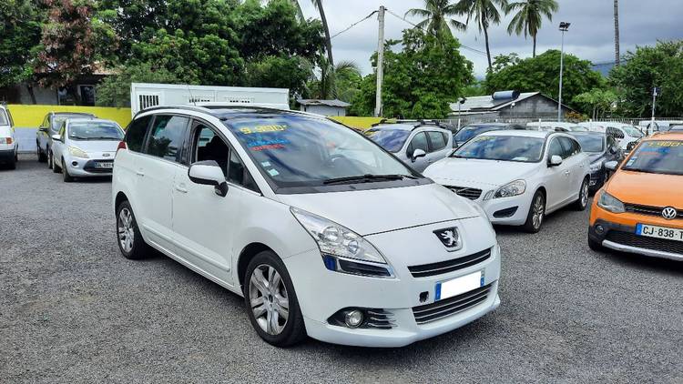 voiture occasion PEUGEOT 5008 à la Réunion disponible sur noutlauto.re