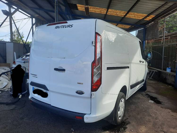 voiture occasion FORD TRANSIT CUSTOM à la Réunion disponible sur noutlauto.re