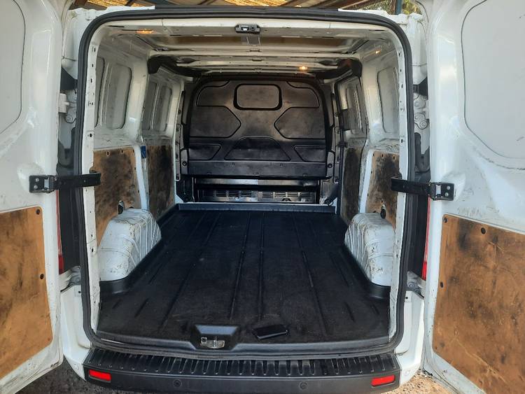 voiture occasion FORD TRANSIT CUSTOM à la Réunion disponible sur noutlauto.re