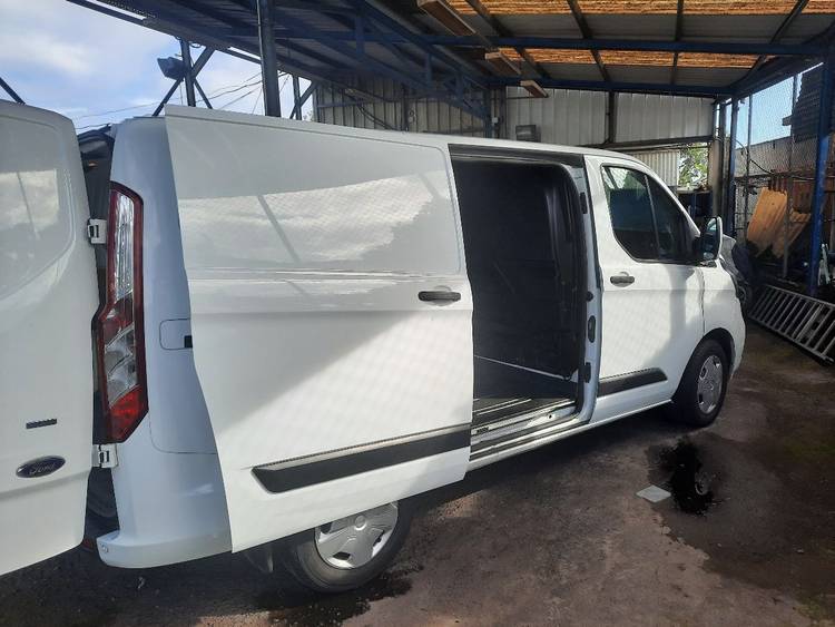 voiture occasion FORD TRANSIT CUSTOM à la Réunion disponible sur noutlauto.re
