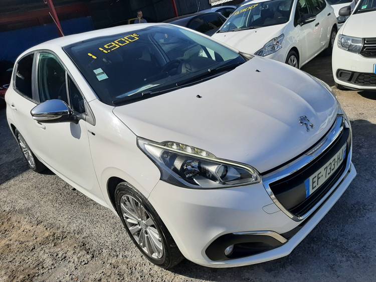 voiture occasion PEUGEOT 208 à la Réunion disponible sur noutlauto.re