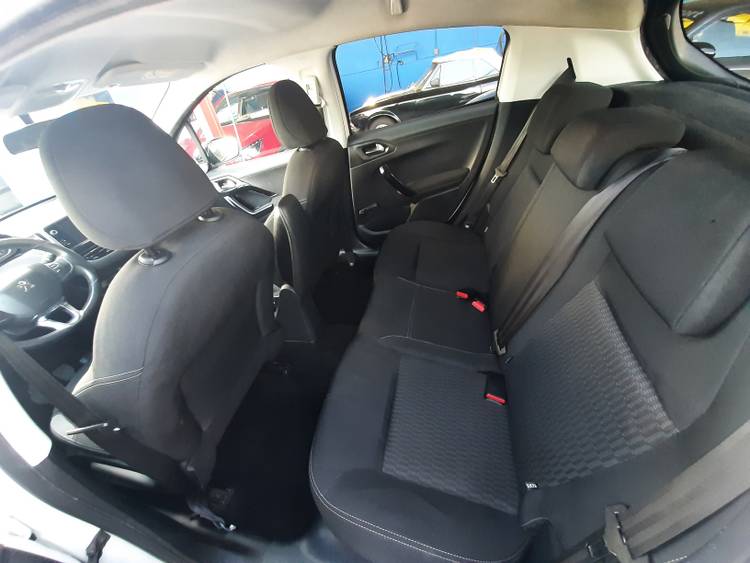 voiture occasion PEUGEOT 208 à la Réunion disponible sur noutlauto.re