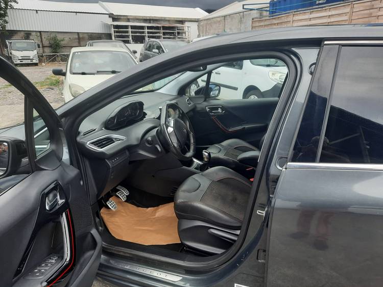 voiture occasion PEUGEOT 208 à la Réunion disponible sur noutlauto.re