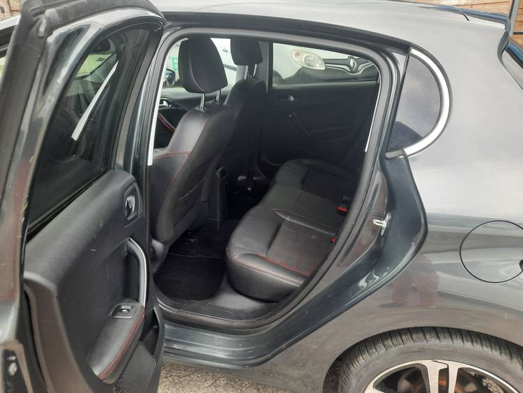 voiture occasion PEUGEOT 208 à la Réunion disponible sur noutlauto.re
