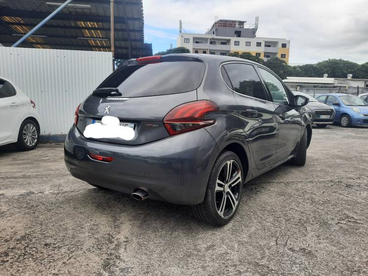 voiture occasion PEUGEOT 208 à la Réunion disponible sur noutlauto.re