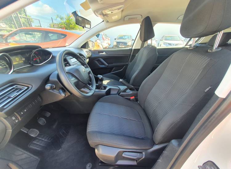voiture occasion PEUGEOT 308 à la Réunion disponible sur noutlauto.re