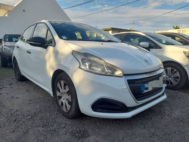 voiture occasion PEUGEOT 208 à la Réunion disponible sur noutlauto.re