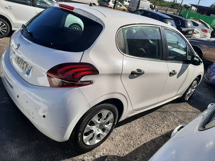 voiture occasion PEUGEOT 208 à la Réunion disponible sur noutlauto.re