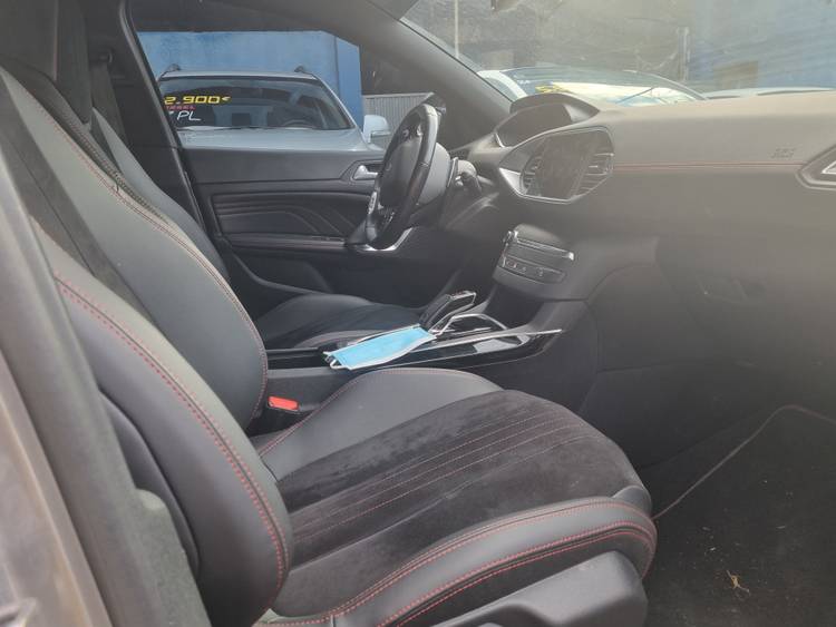 voiture occasion PEUGEOT 308 à la Réunion disponible sur noutlauto.re