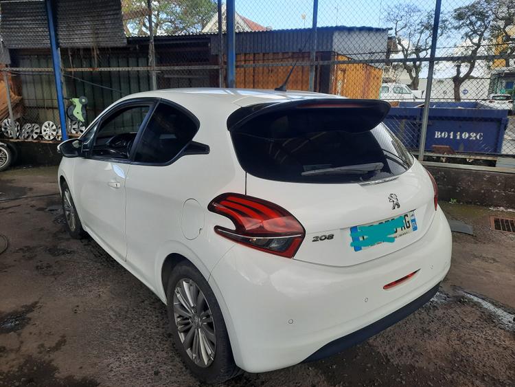 voiture occasion PEUGEOT 208 à la Réunion disponible sur noutlauto.re